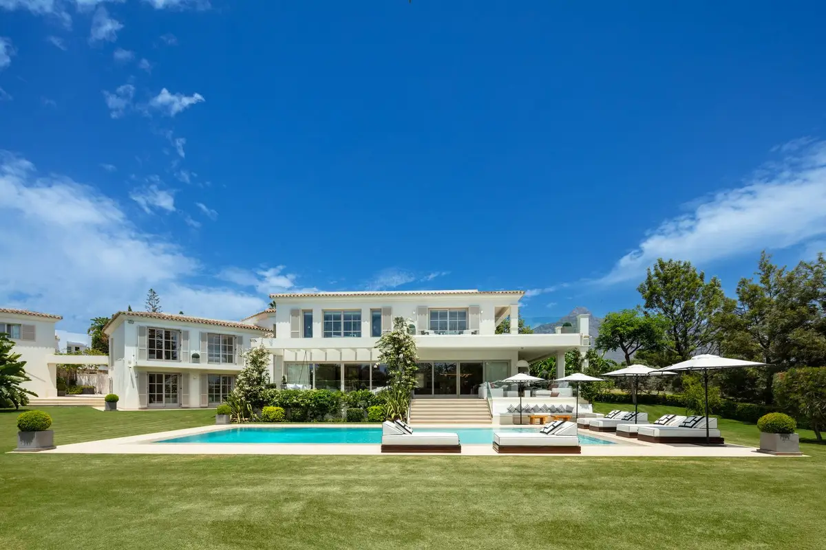 Detached Villa for sale in Aloha — photo 1