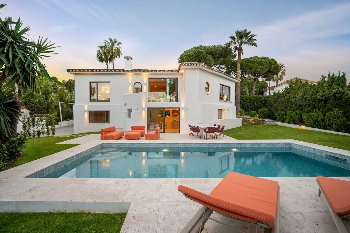 Detached Villa for sale in Nueva Andalucía — photo 1