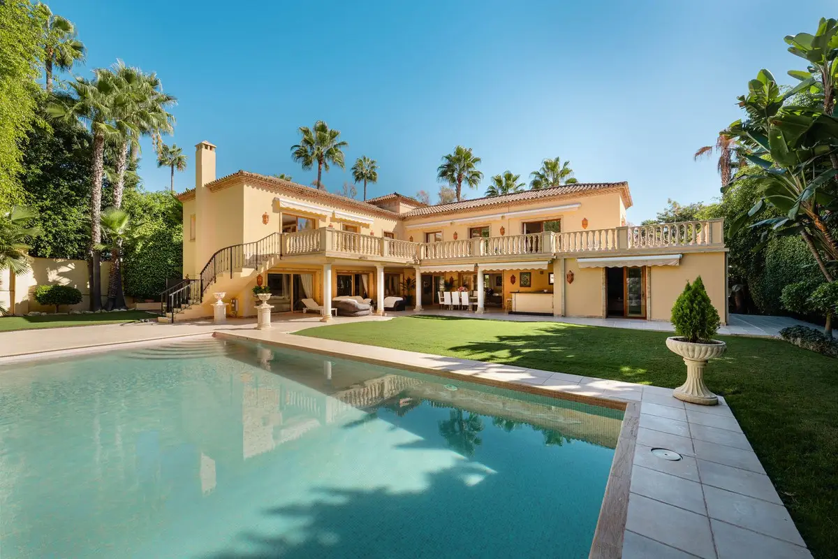 Detached Villa for sale in Nueva Andalucía — photo 1