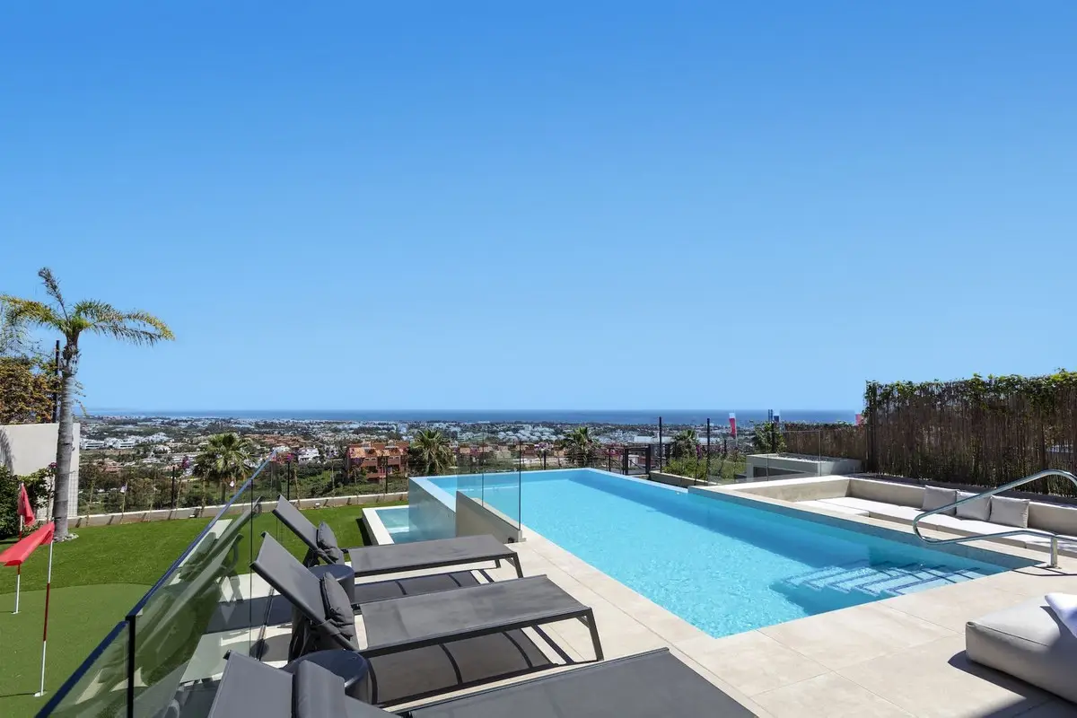Detached Villa for sale in Benahavís — photo 1