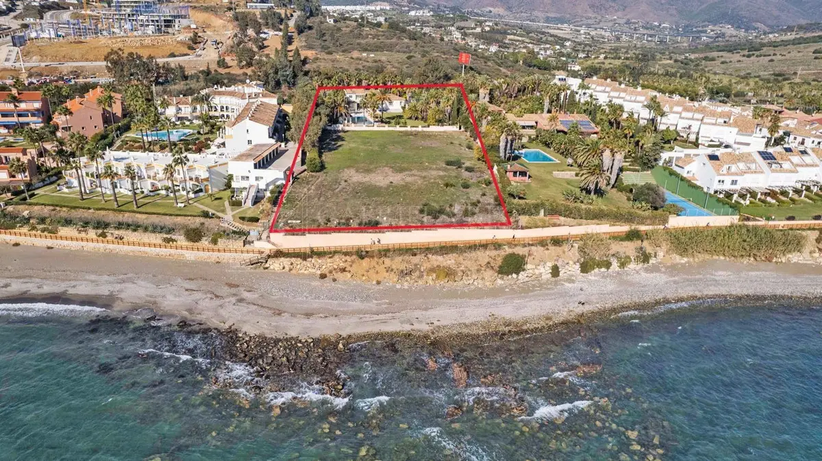 Residential Plot for sale in Estepona — photo 1