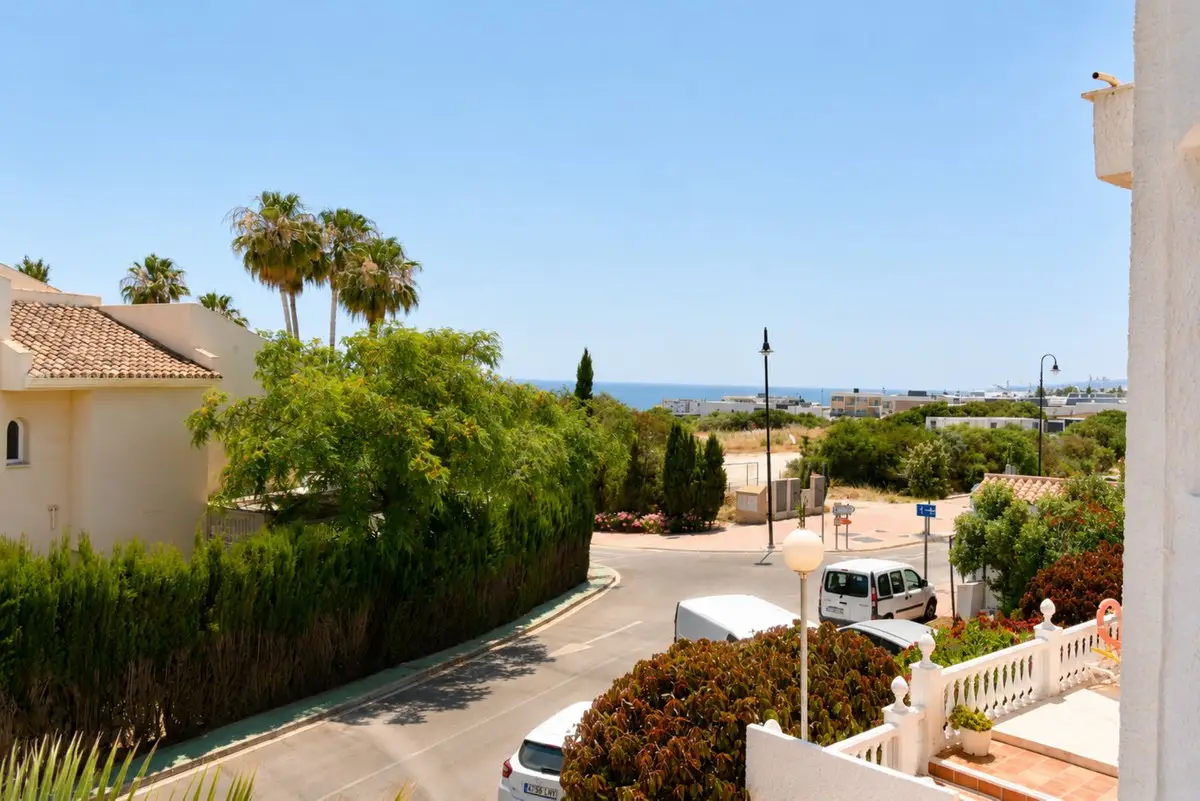 Middle Floor Apartment for sale in El Chaparral — photo 1