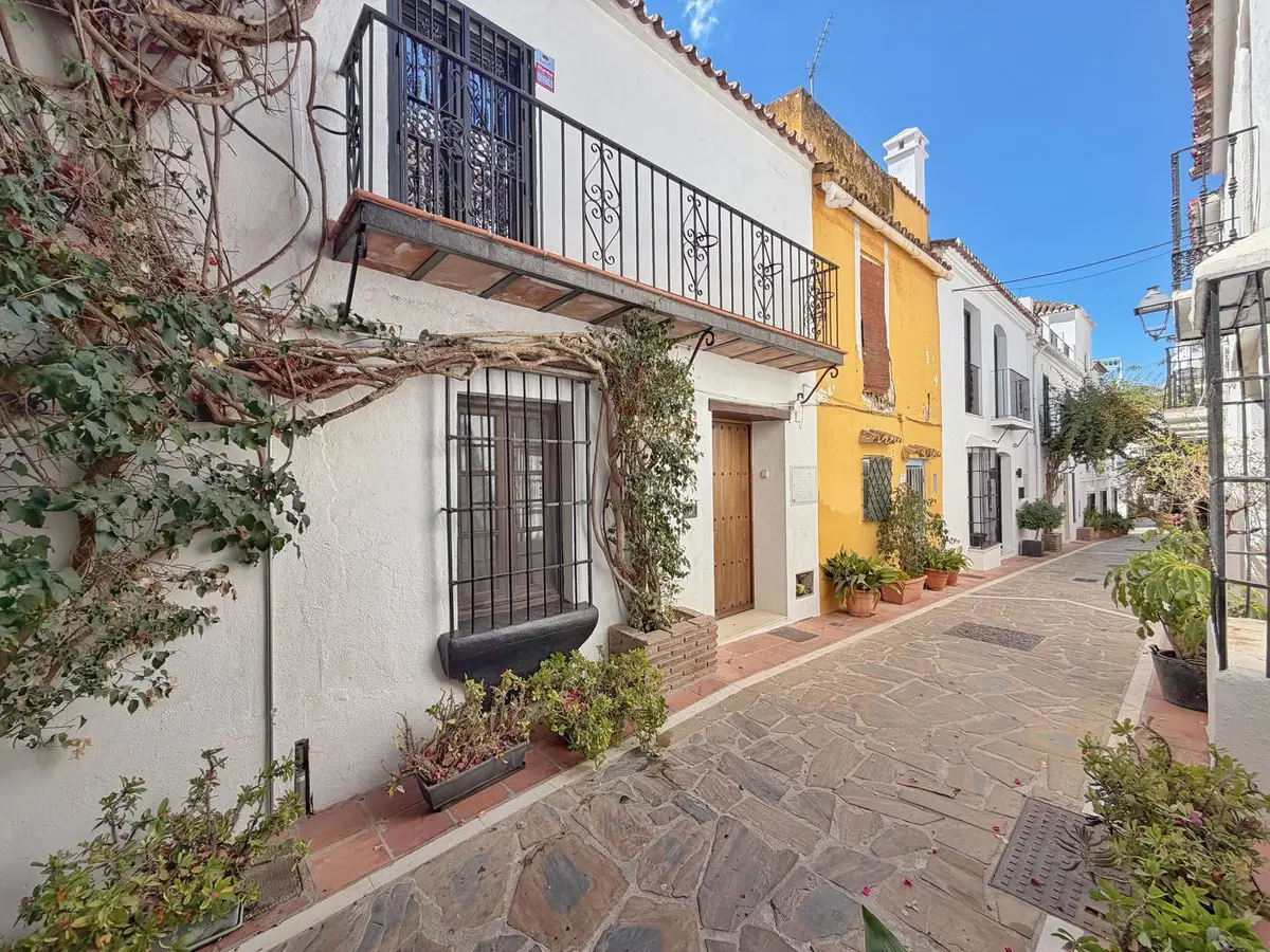 Townhouse for sale in Marbella — photo 1