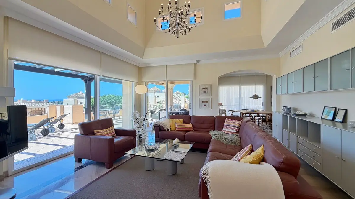 Penthouse Duplex for sale in Elviria — photo 1