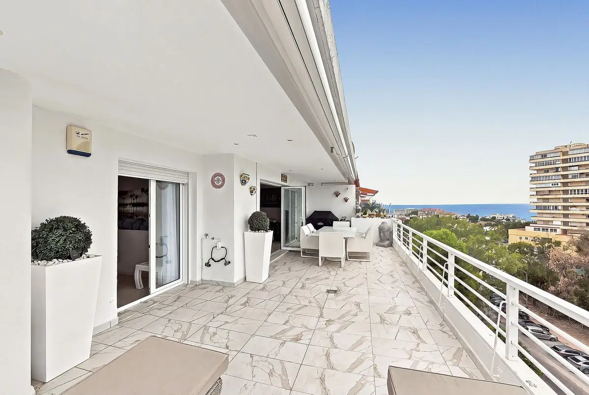 Apartamento en la última planta en venta en Benalmádena Costa — foto 1