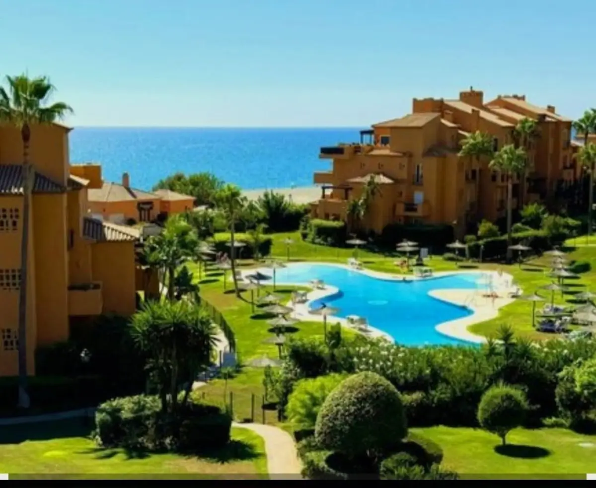 Ground Floor Apartment for sale in La Duquesa — photo 1