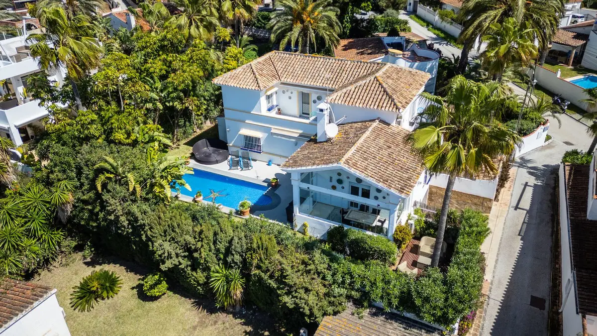 Detached Villa for sale in Marbesa — photo 1