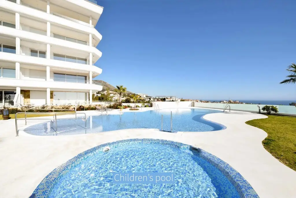 Middle Floor Apartment for sale in Fuengirola — photo 1