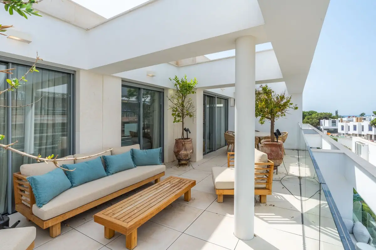 Penthouse for sale in Elviria — photo 1