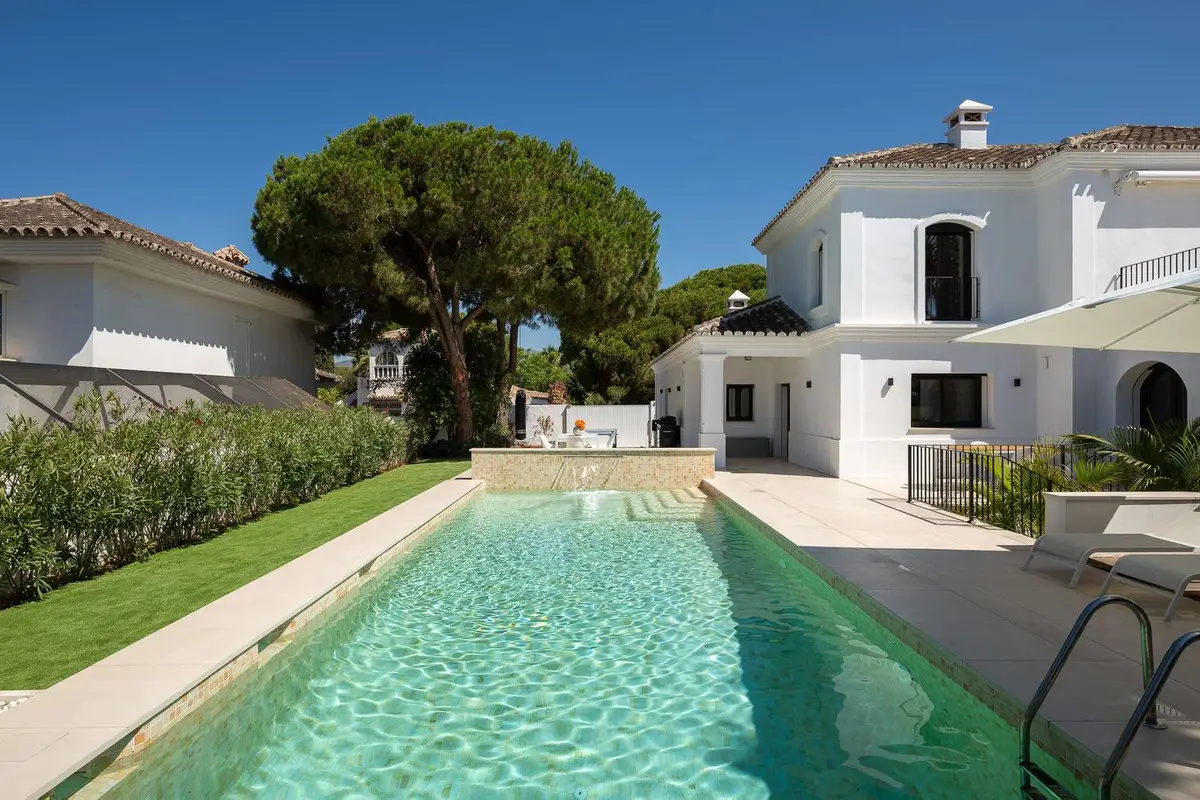 Detached Villa for sale in Marbesa — photo 1