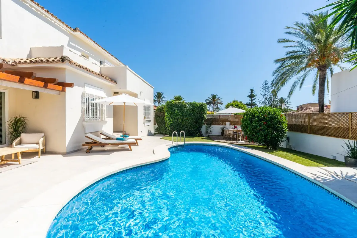 Detached Villa for sale in Marbesa — photo 1