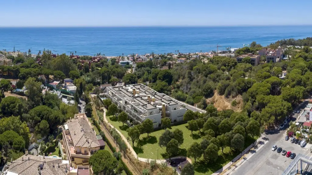 Penthouse for sale in Elviria — photo 1