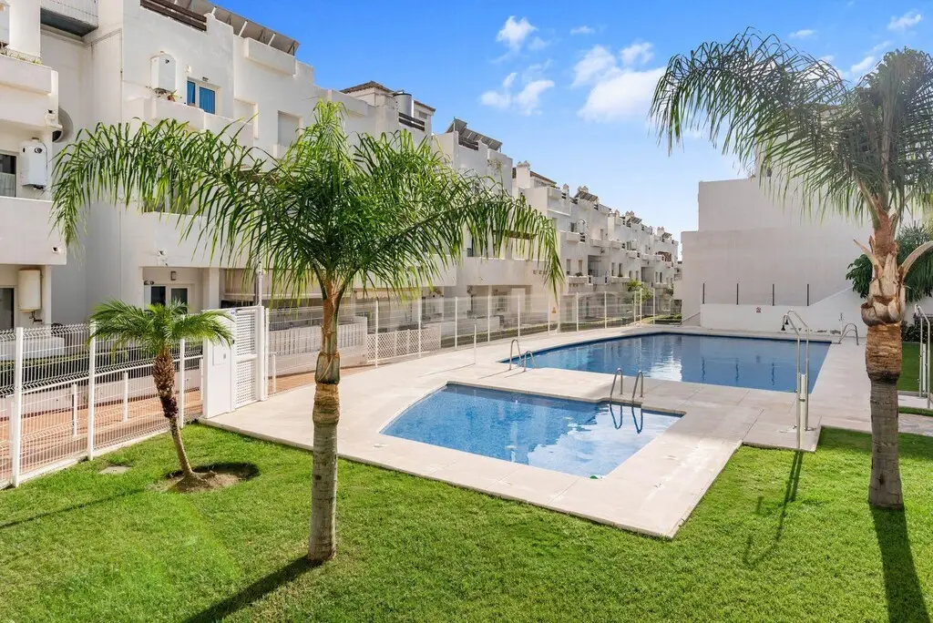 Penthouse for sale in Estepona — photo 1