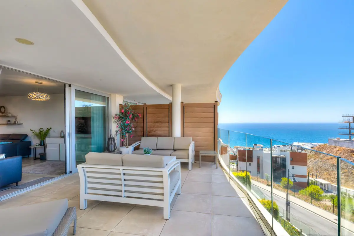 Middle Floor Apartment for sale in Fuengirola — photo 1