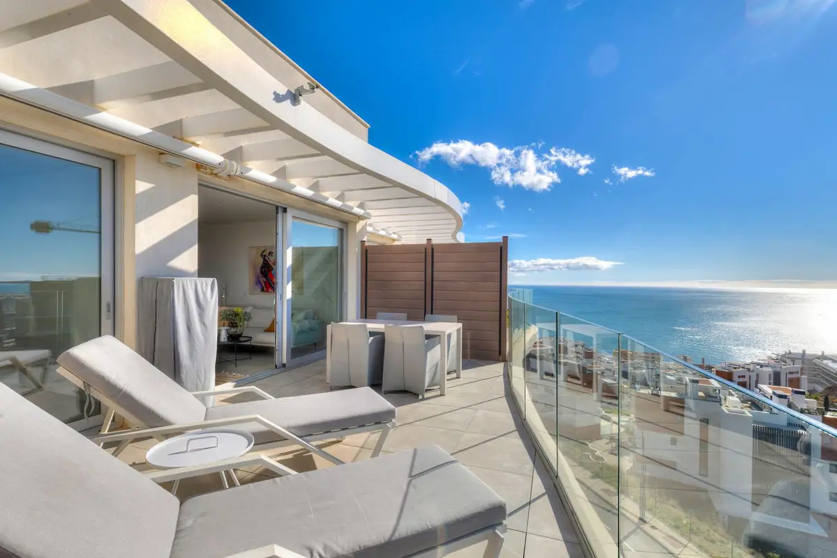 Top Floor Apartment for sale in Fuengirola — photo 1