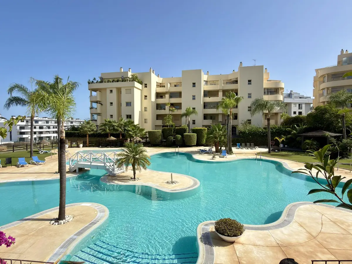 Middle Floor Apartment for sale in El Faro — photo 1
