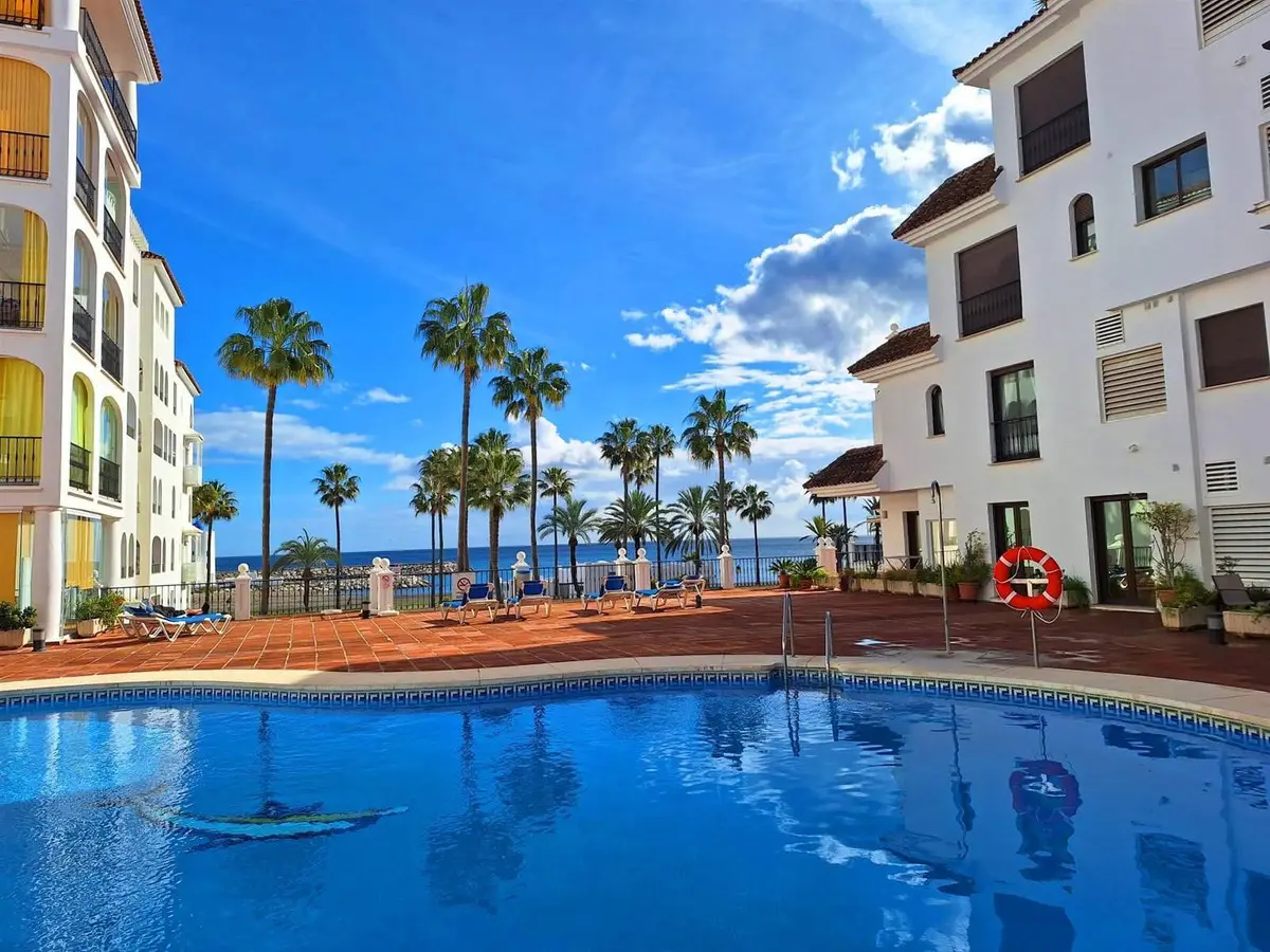 Middle Floor Apartment for sale in La Duquesa — photo 1