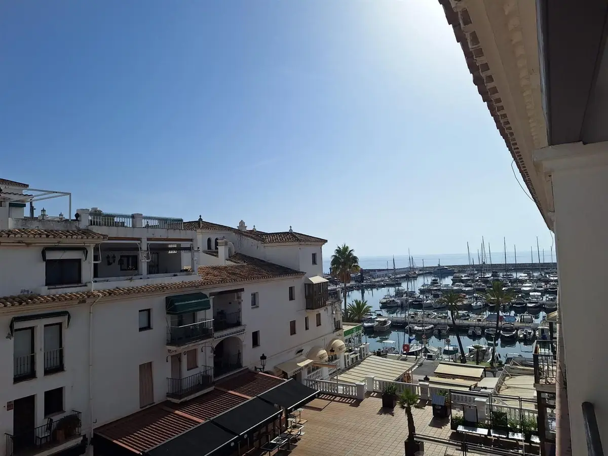 Penthouse for sale in La Duquesa — photo 1