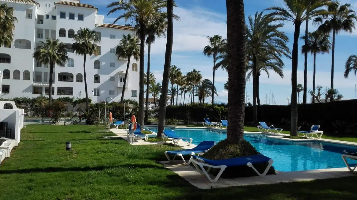 Middle Floor Apartment for sale in La Duquesa — photo 1