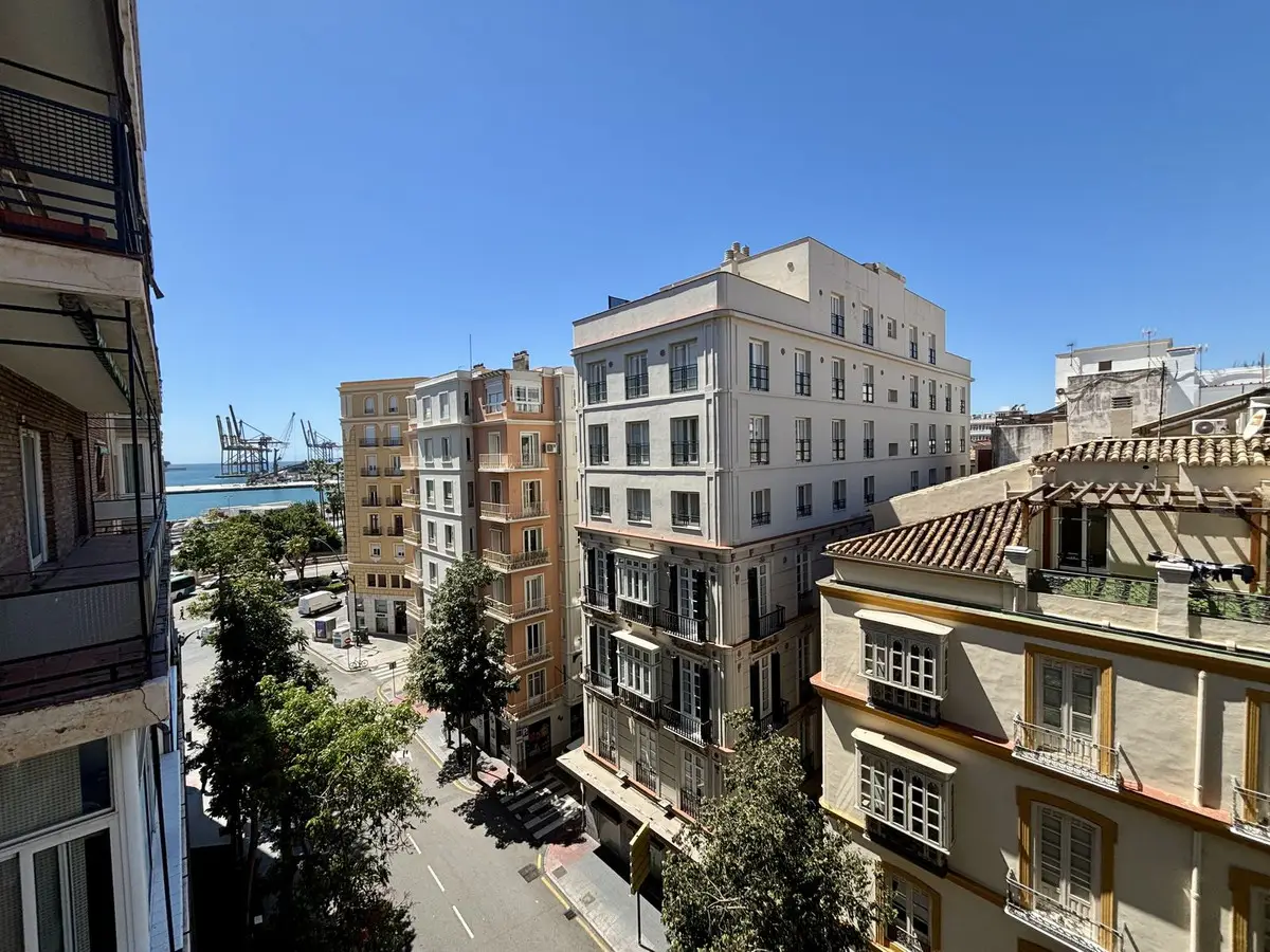 Middle Floor Apartment for sale in Málaga Centro — photo 1