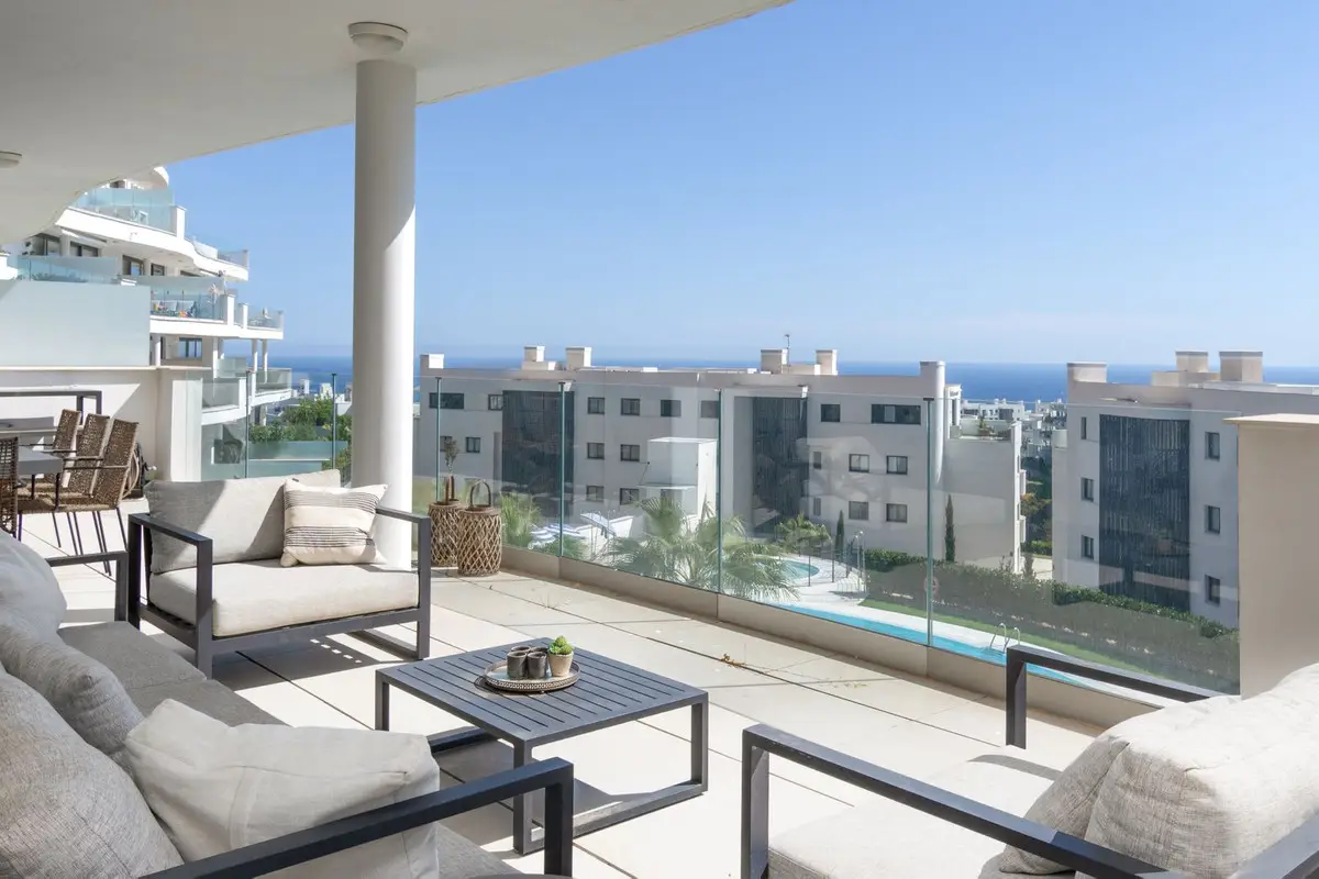 Middle Floor Apartment for sale in Higueron — photo 1