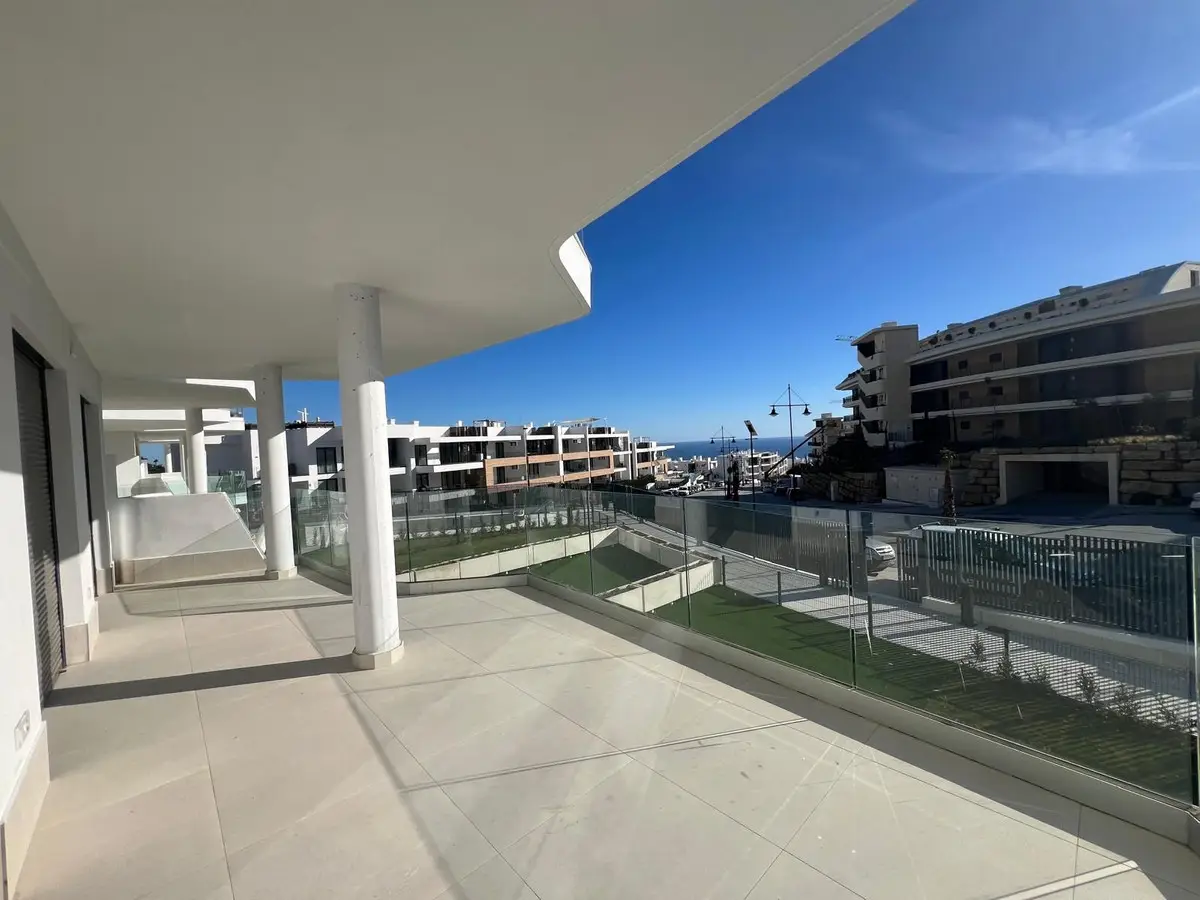 Middle Floor Apartment for sale in Fuengirola — photo 1