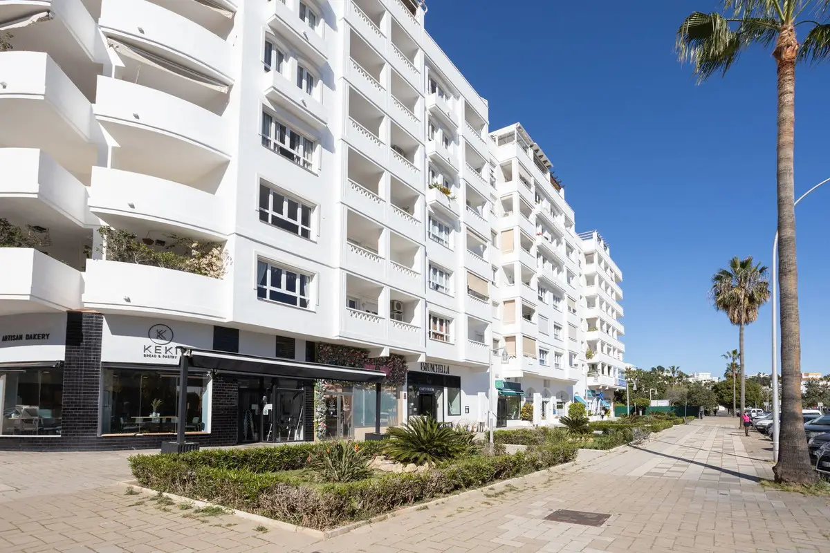 Middle Floor Apartment for sale in La Campana — photo 1