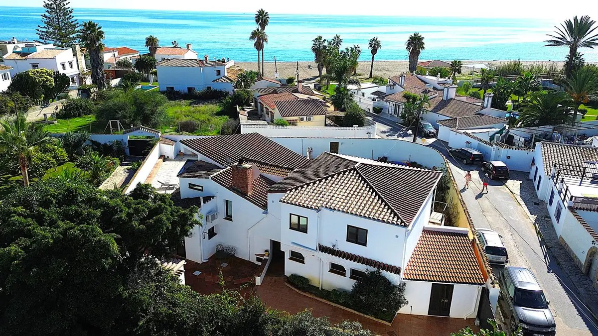 Detached Villa for sale in Estepona — photo 1