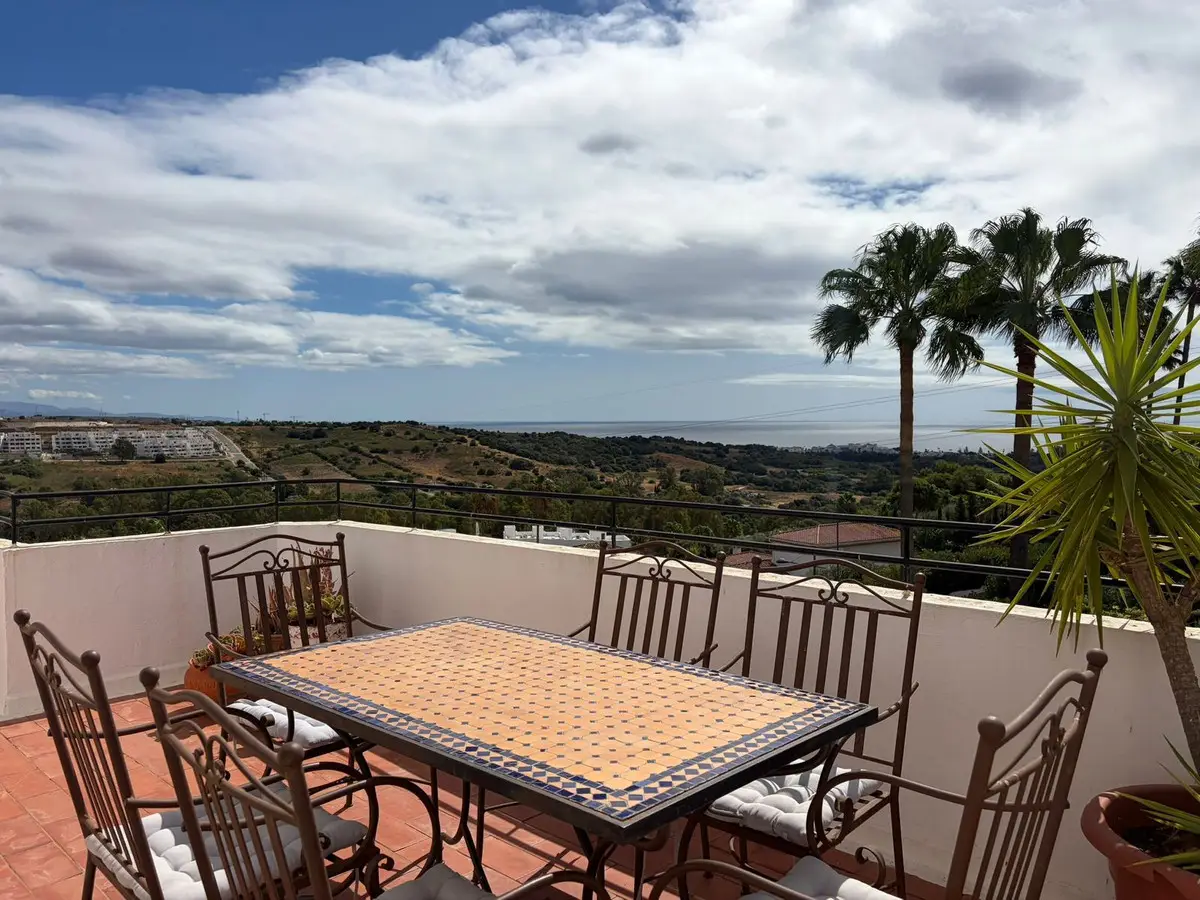 Penthouse for sale in Estepona — photo 1