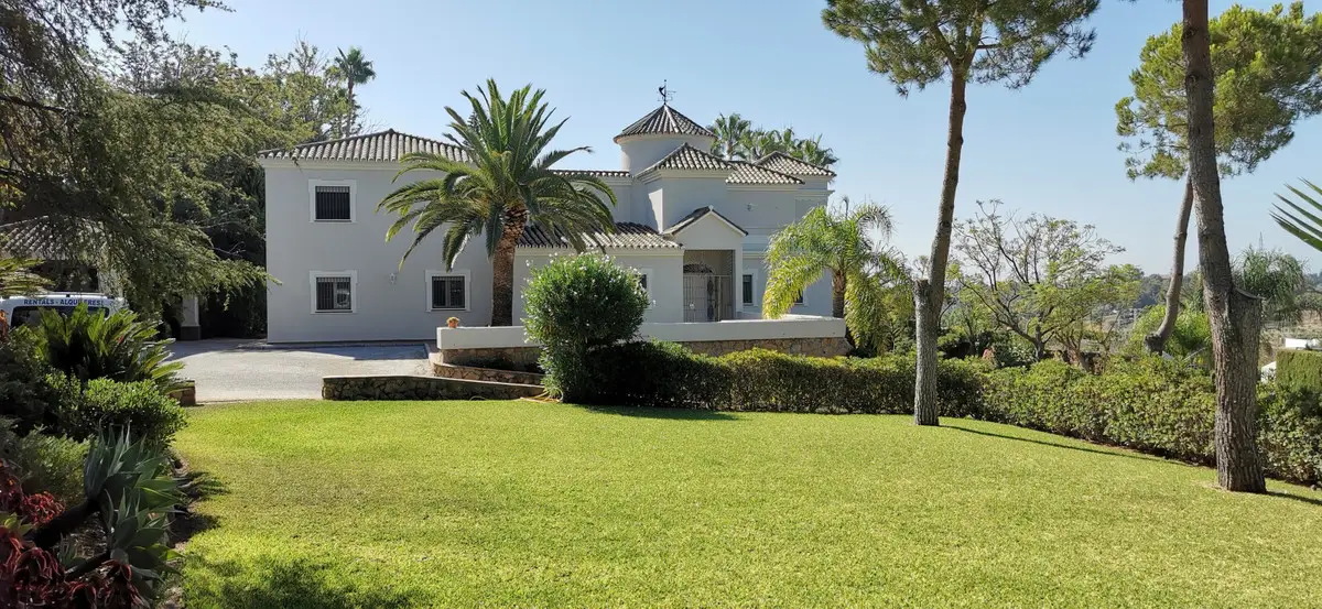 Detached Villa for sale in Estepona — photo 1