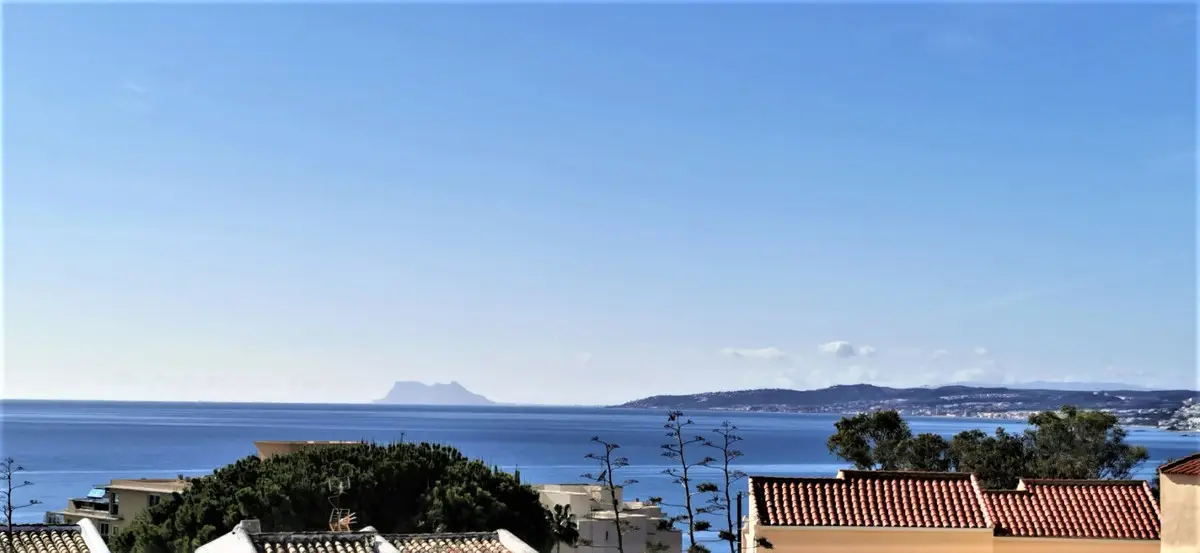 Townhouse for sale in Estepona — photo 1