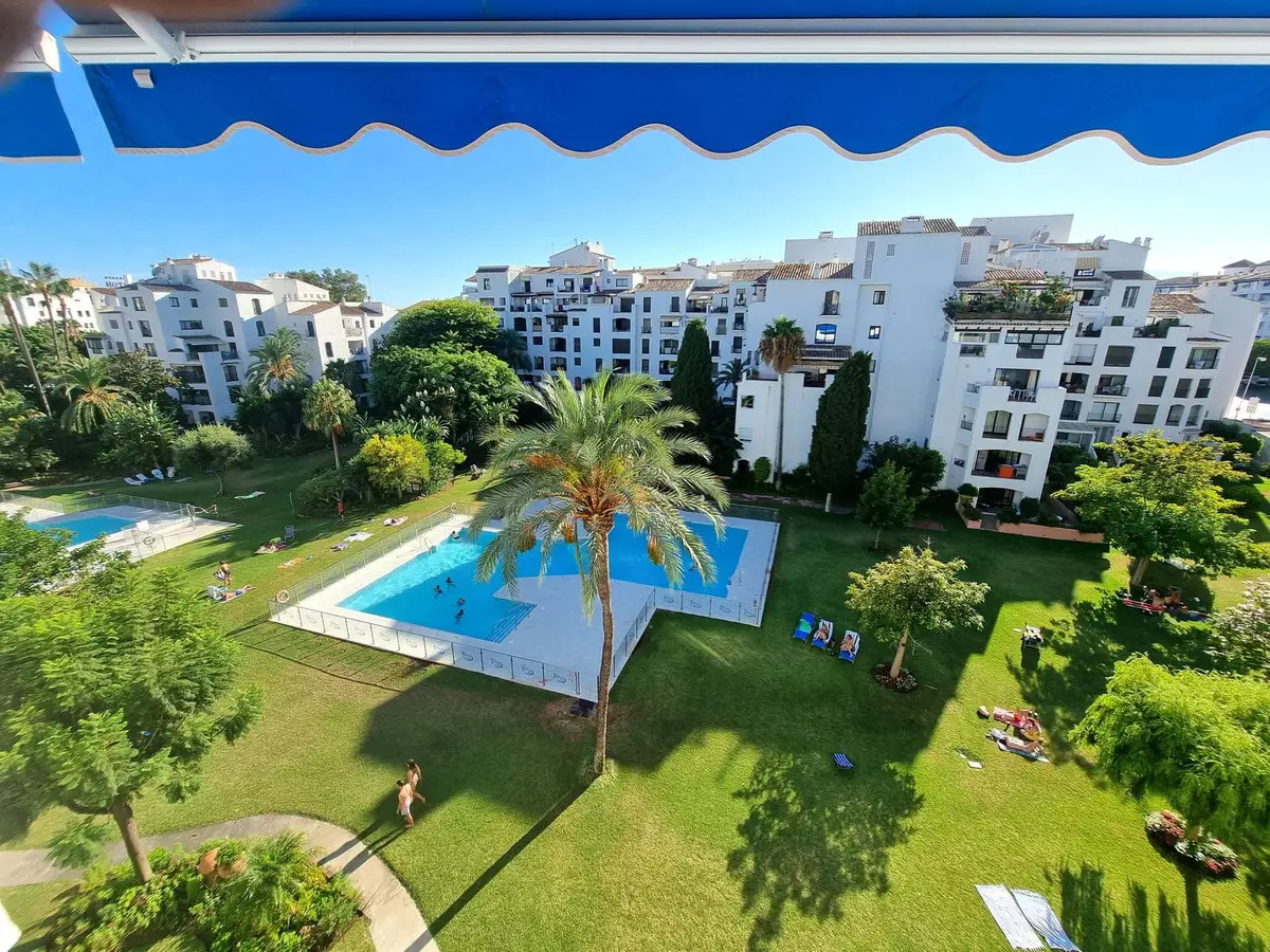 Middle Floor Apartment for sale in Puerto Banús — photo 1