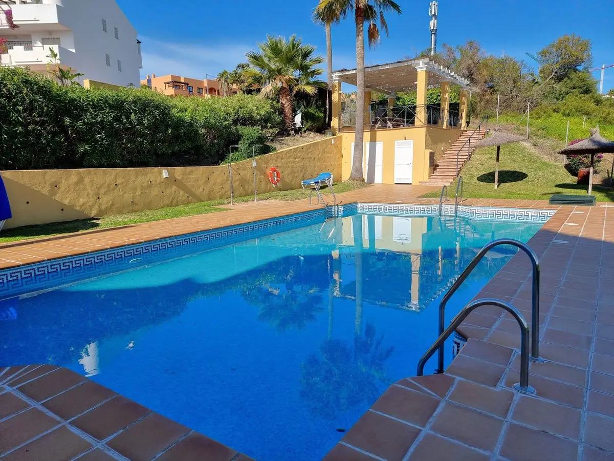Top Floor Apartment for sale in Estepona — photo 1