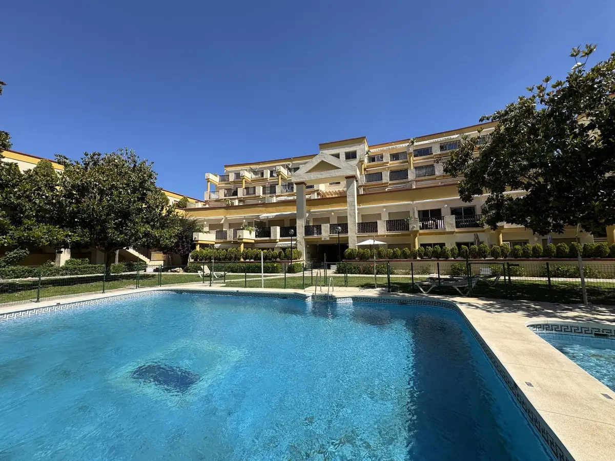 Middle Floor Studio for sale in Elviria — photo 1