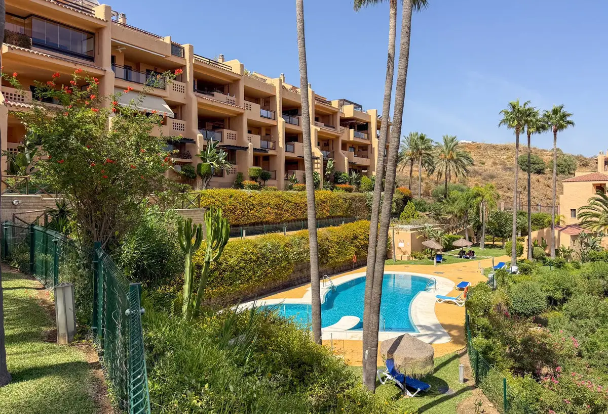 Middle Floor Apartment for sale in La Cala de Mijas — photo 1