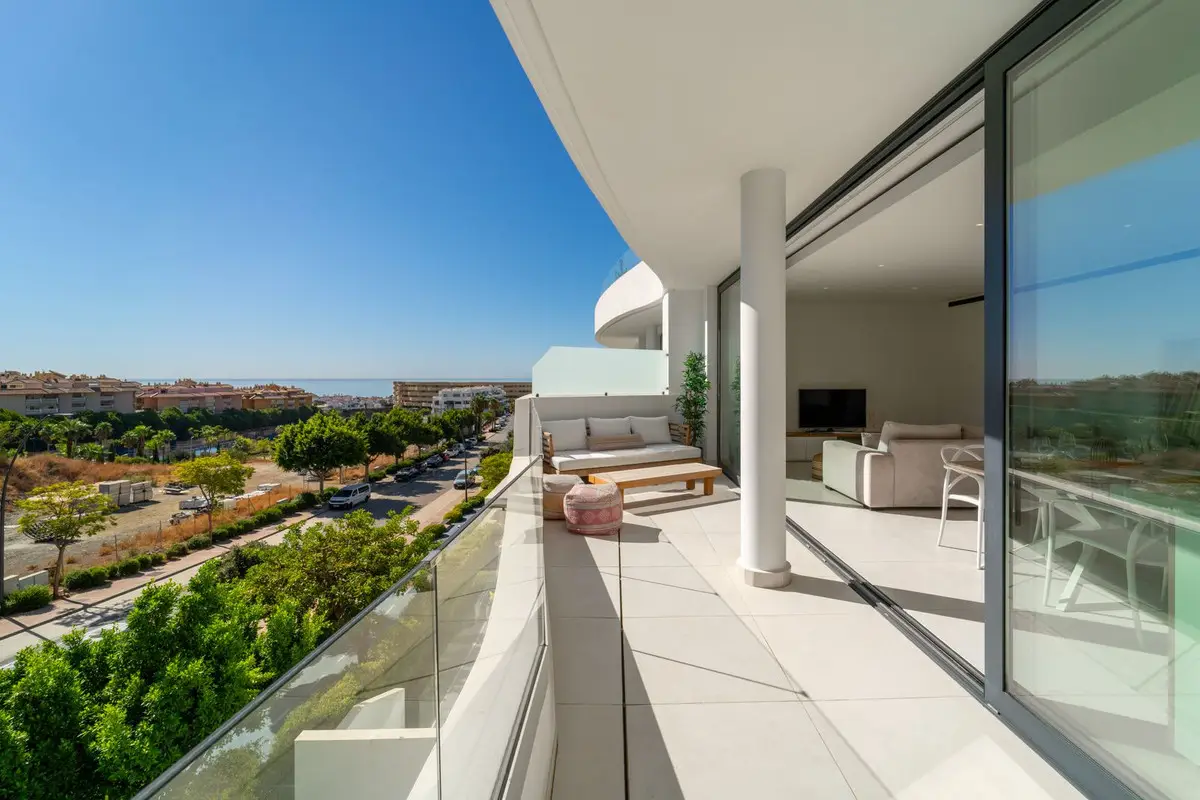 Middle Floor Apartment for sale in Fuengirola — photo 1
