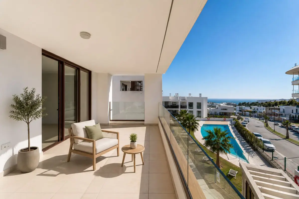Middle Floor Apartment for sale in Fuengirola — photo 1