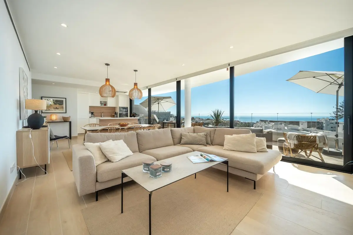 Middle Floor Apartment for sale in Fuengirola — photo 1