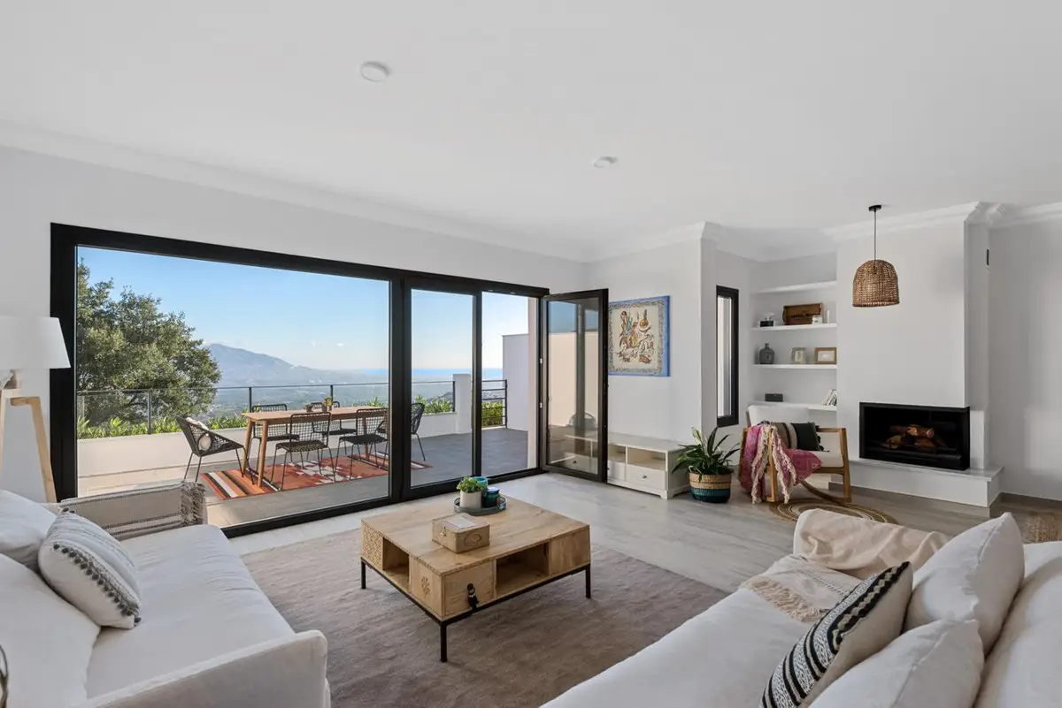 Townhouse for sale in La Mairena — photo 1