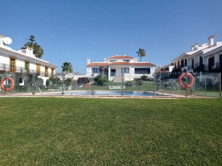 Townhouse for sale in Calahonda — photo 1