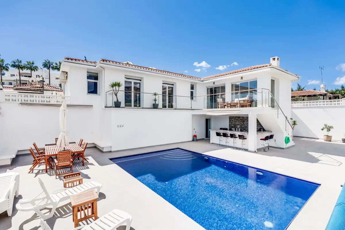 Detached Villa for sale in Estepona — photo 1