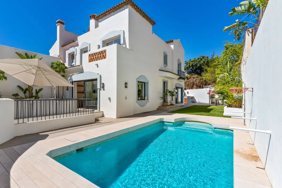 Semi-Detached House for sale in Marbella — photo 1