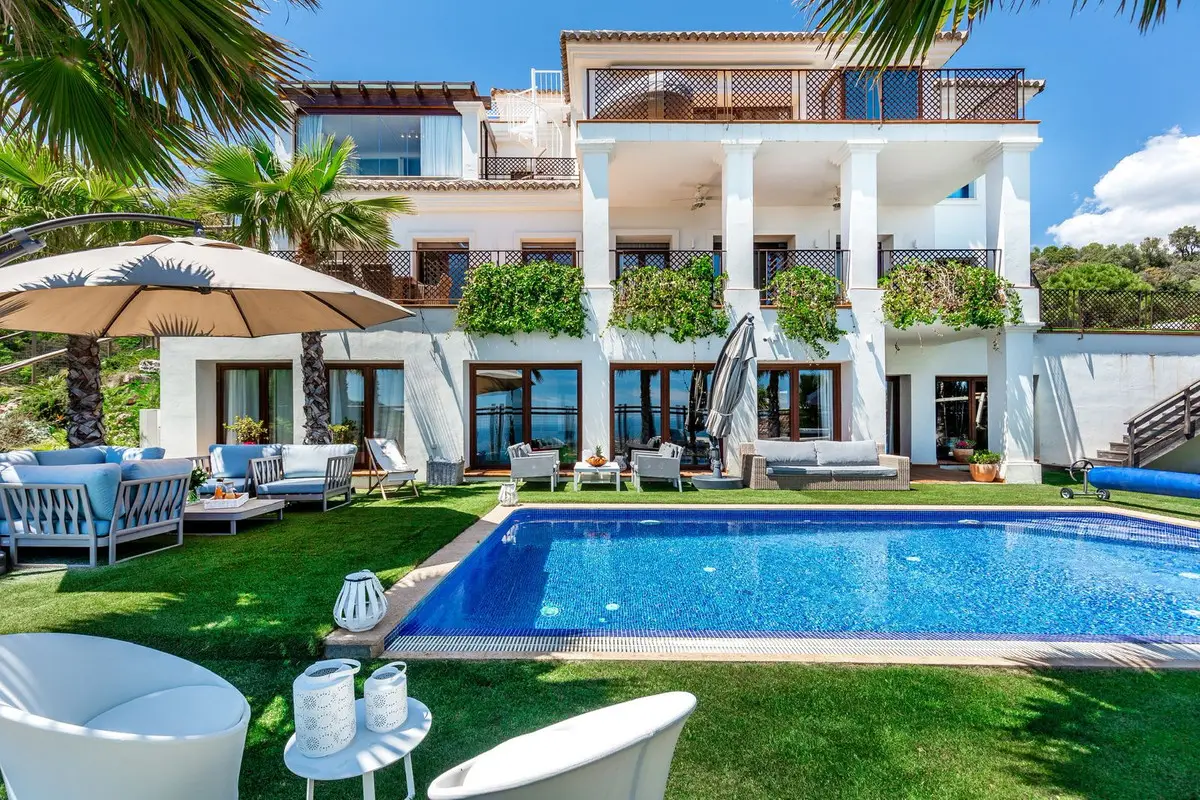 Detached Villa for sale in Benahavís — photo 1