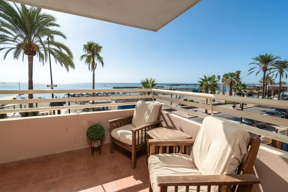Middle Floor Apartment for sale in Fuengirola — photo 1
