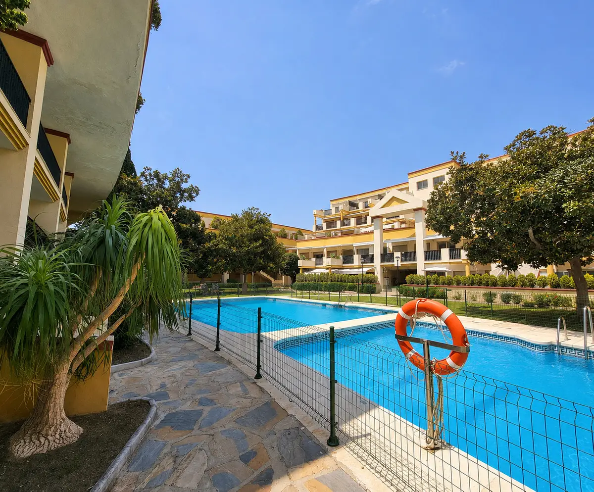 Middle Floor Studio for sale in Elviria — photo 1