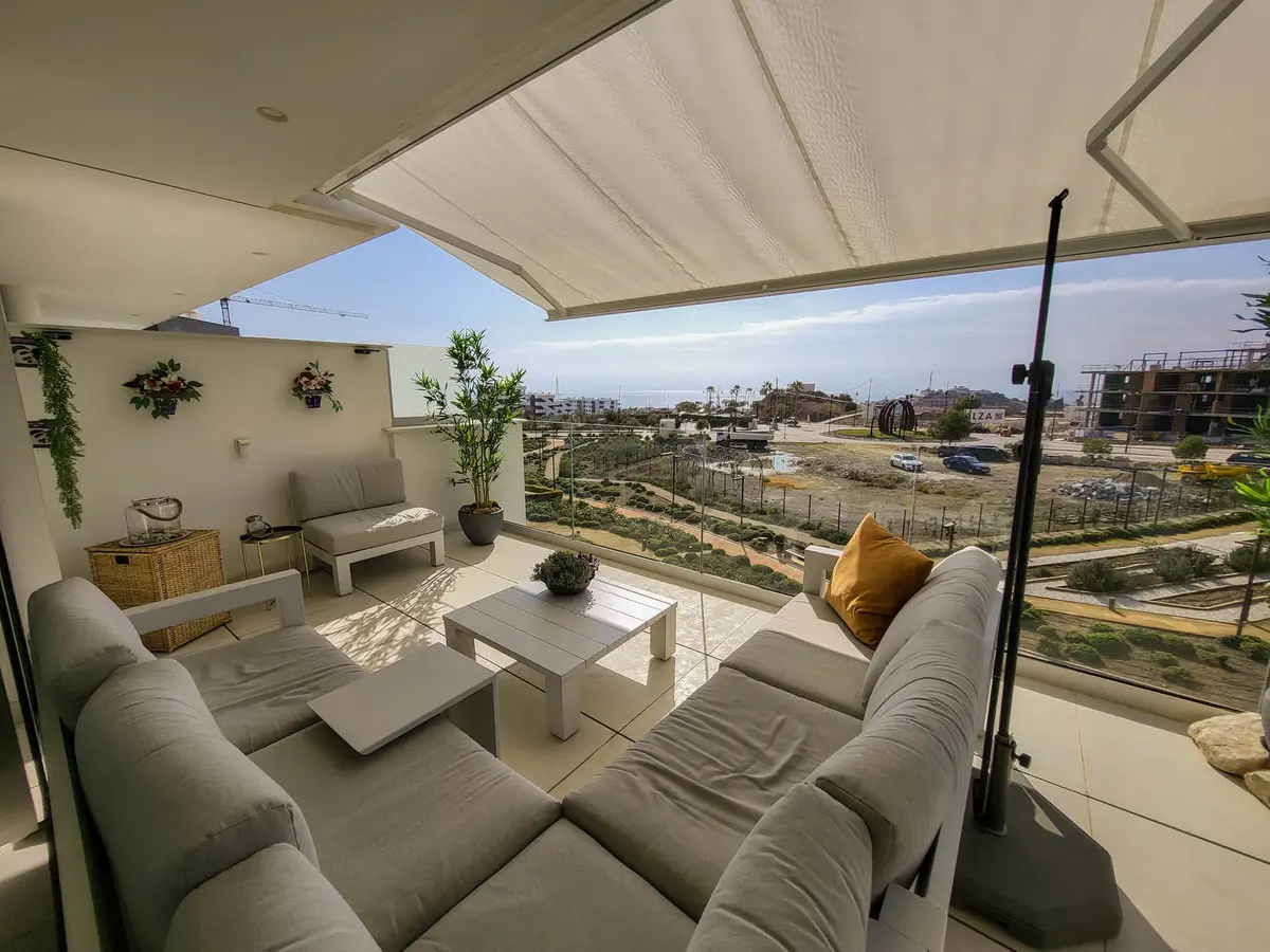 Middle Floor Apartment for sale in Fuengirola — photo 1