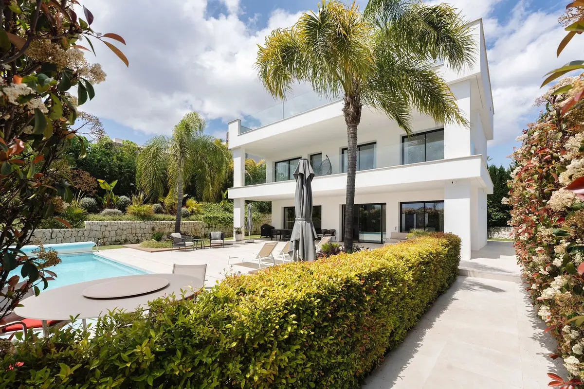 Detached Villa for sale in Nueva Andalucía — photo 1