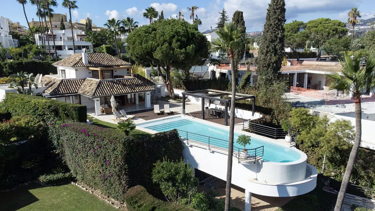 Detached Villa for sale in Nueva Andalucía — photo 1