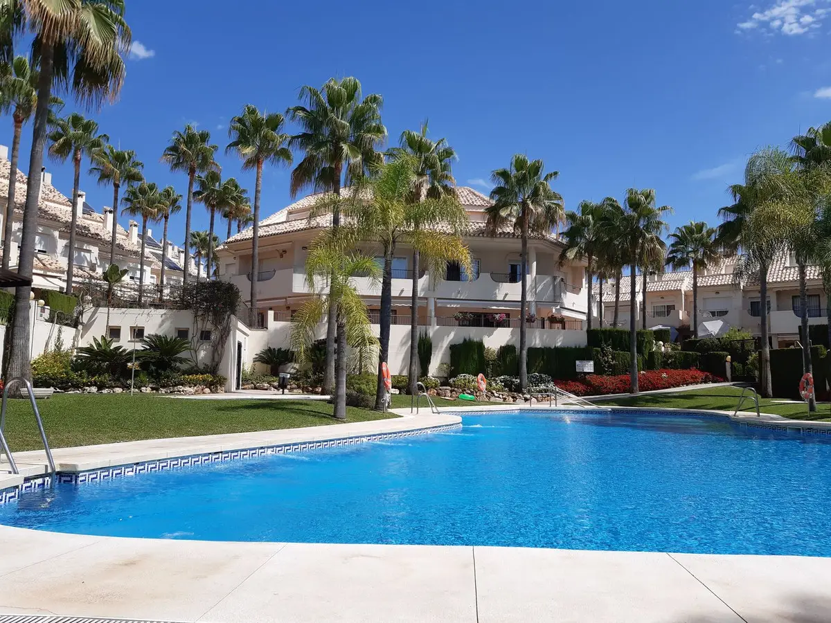 Townhouse for sale in Las Chapas — photo 1