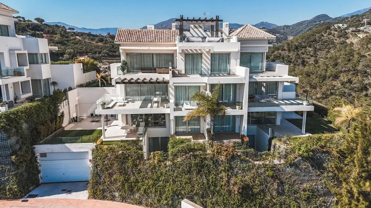 Duplex for sale in Benahavís — photo 1